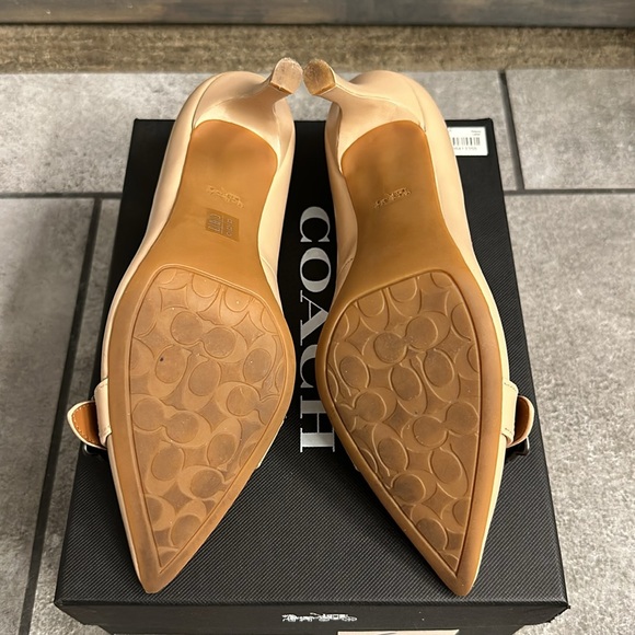 Coach pump - Picture 8 of 12